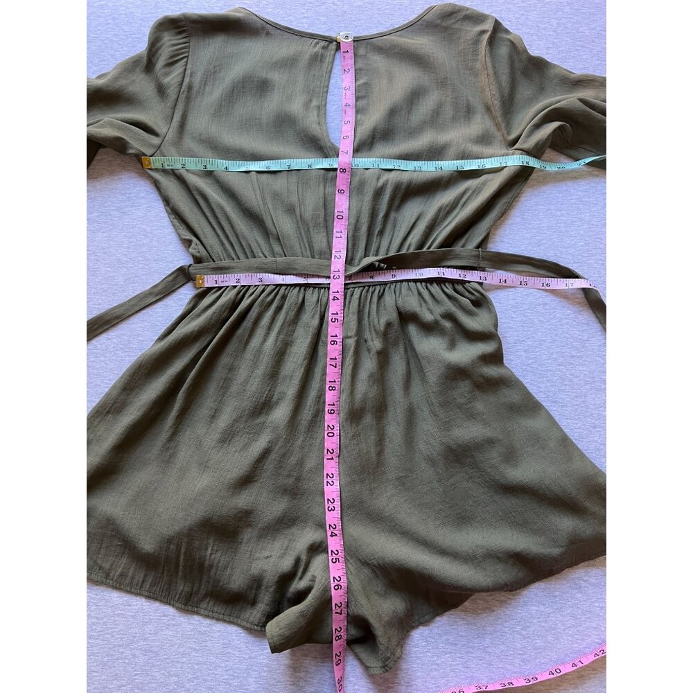 Row A Faux Wrap Romper Womens Small Olive Green Waist Tie Scalloped‎ Neckline - Picture 6 of 9
